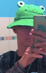 В шапке плащ Майнкрафт — скачать бесплатно